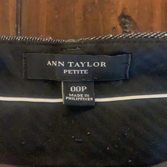 Ann Taylor cropped pants and charcoal size 00P - Picture 5 of 5
